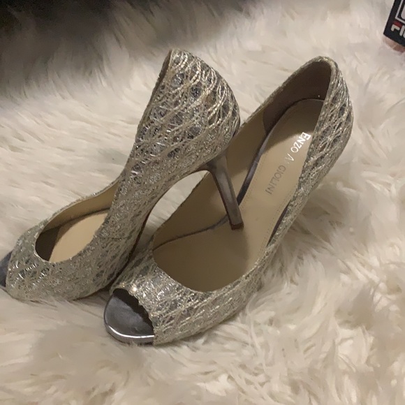 Heels - Picture 2 of 5